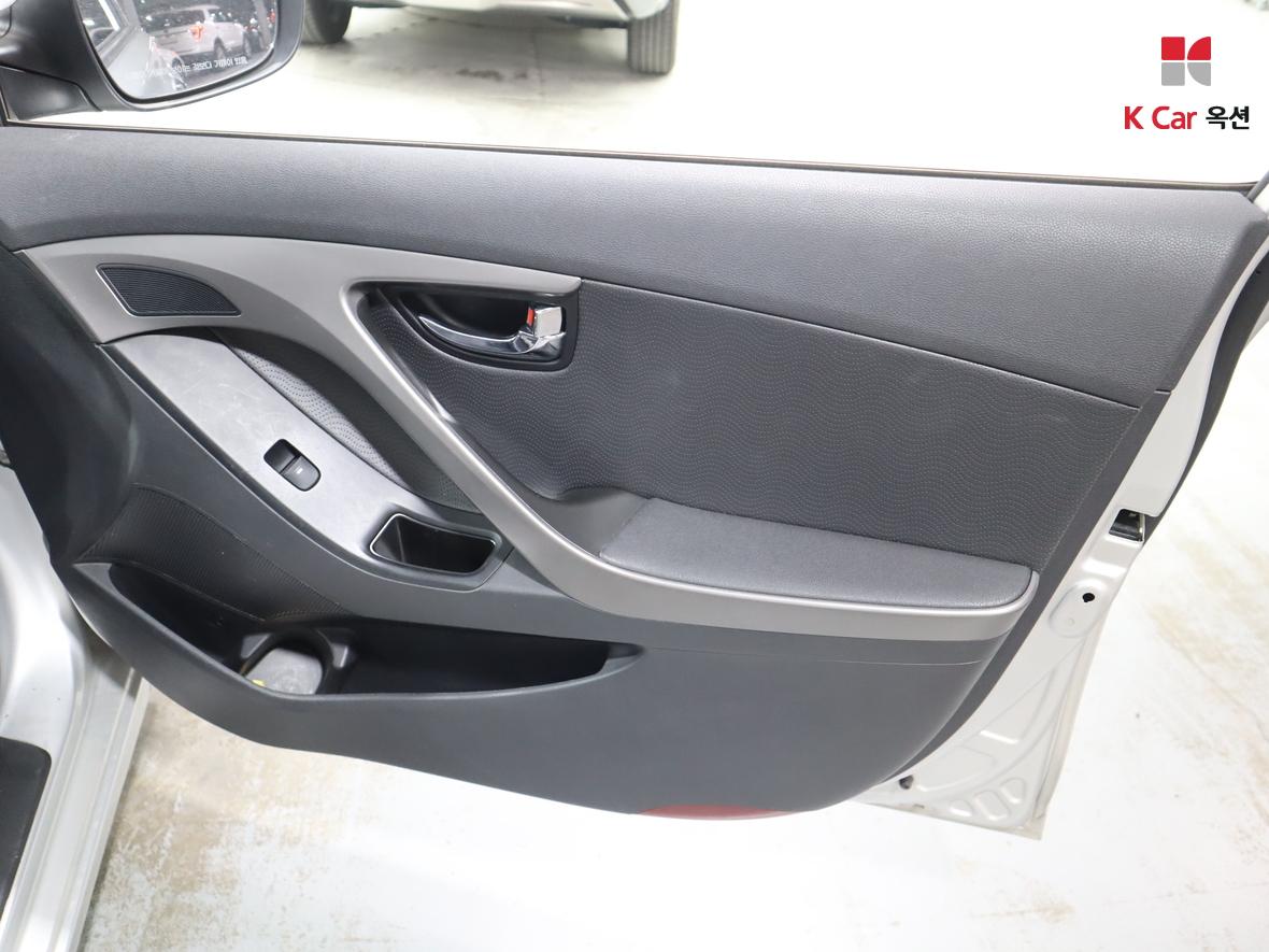Hyundai Elantra 2011 - Image 27