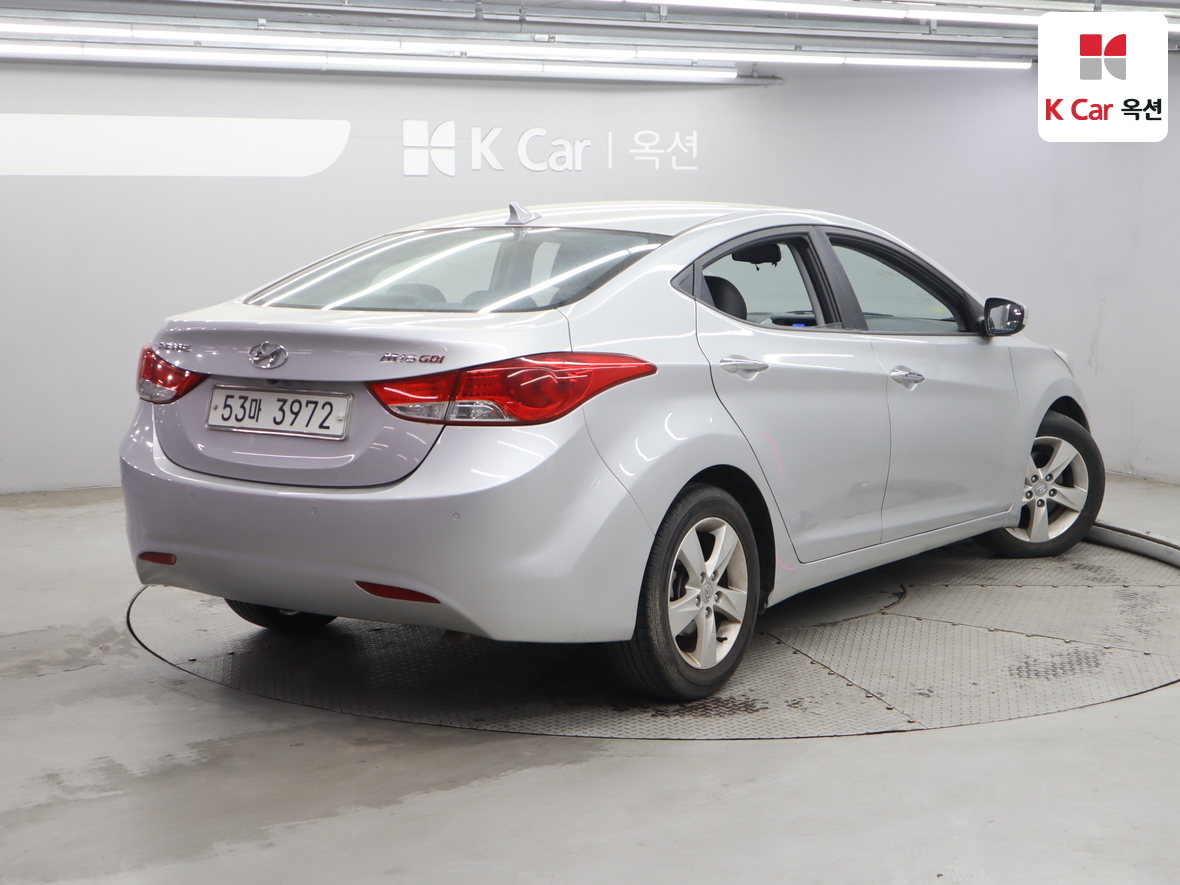 Hyundai Elantra 2011 - Image 2