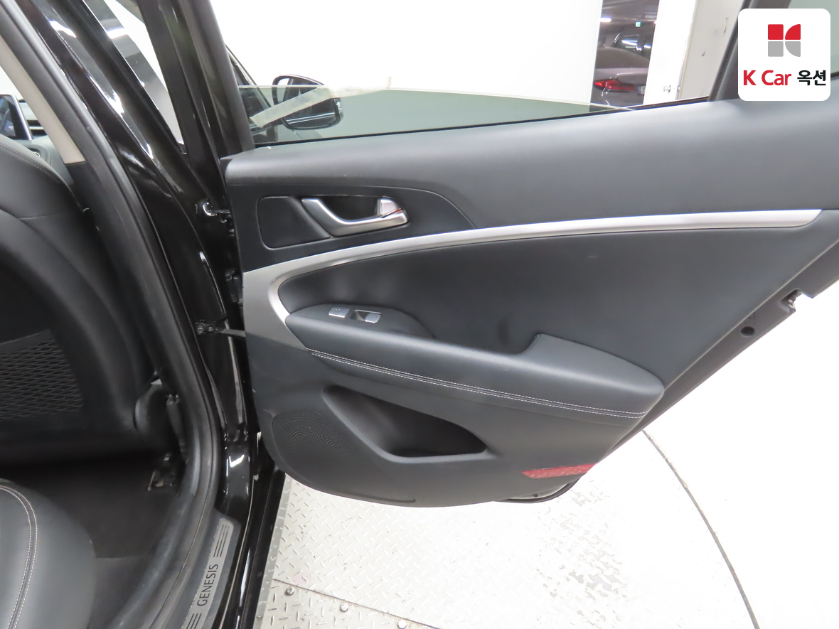 Genesis G70 - 26