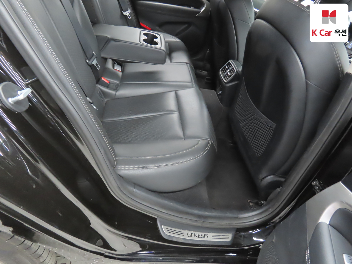 Genesis G70 - 27