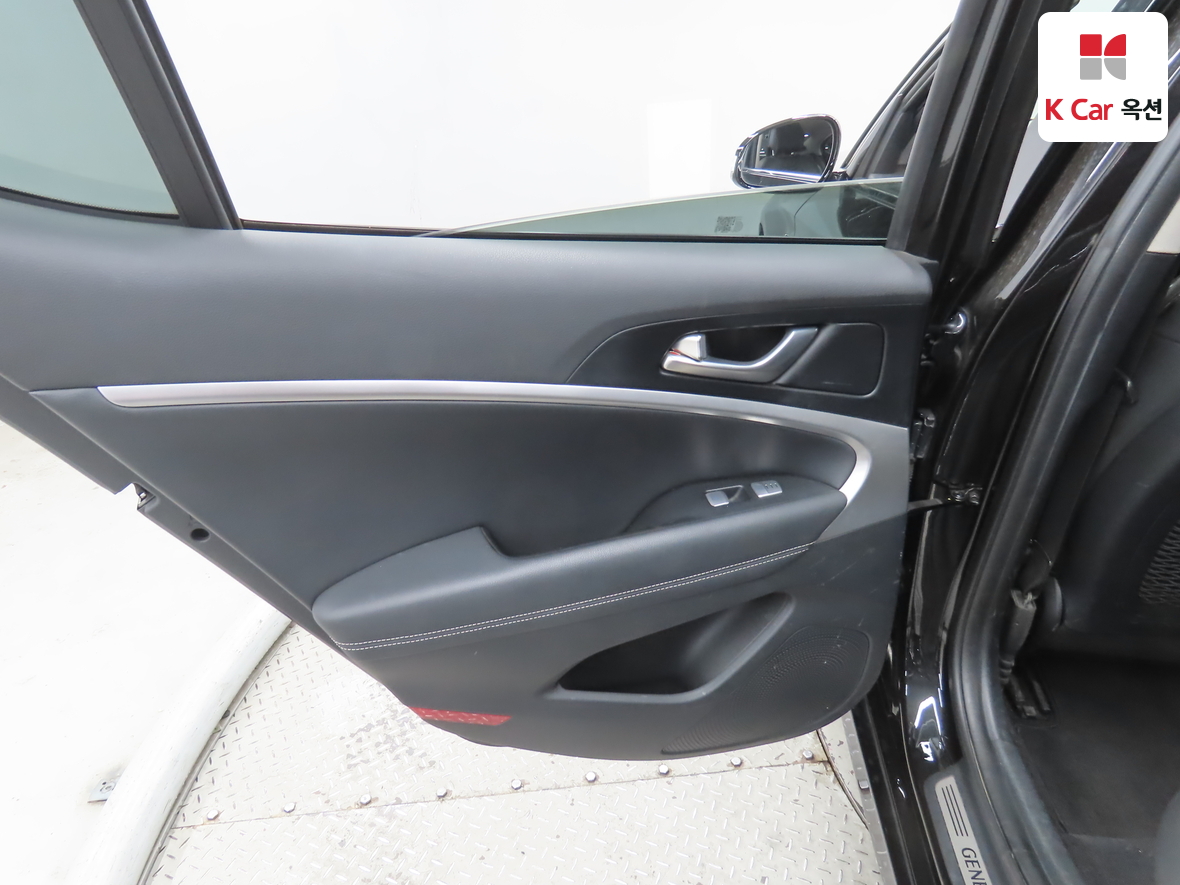 Genesis G70 - 22