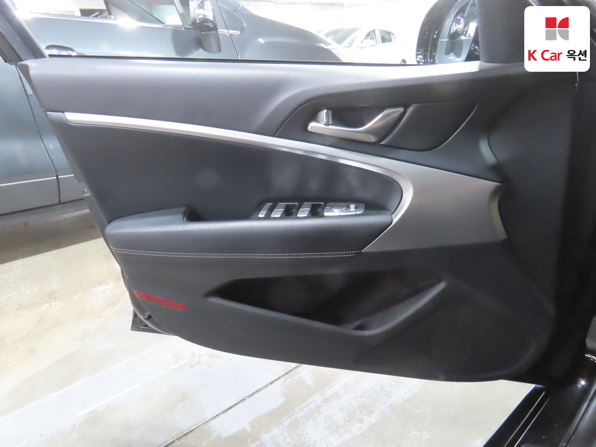 Genesis G70 - 8