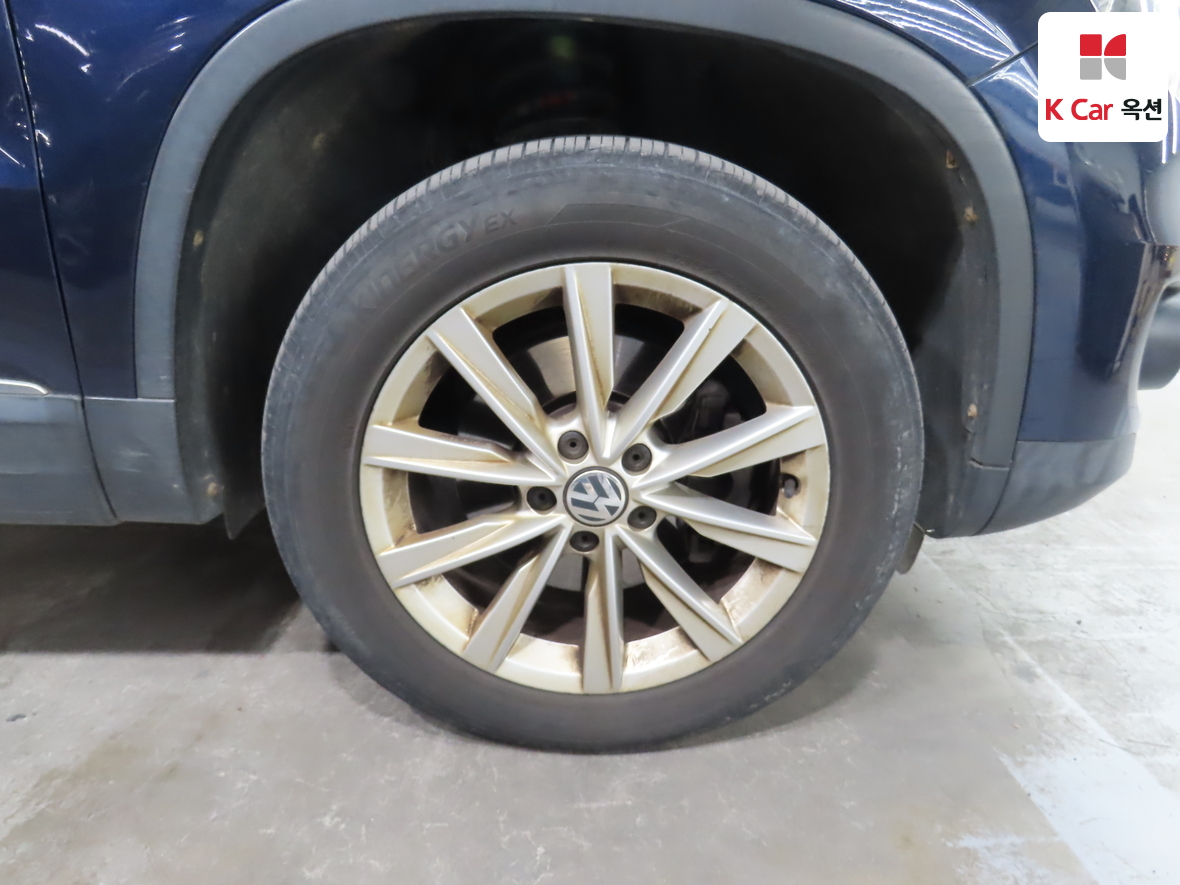 Volkswagen Tiguan - 51