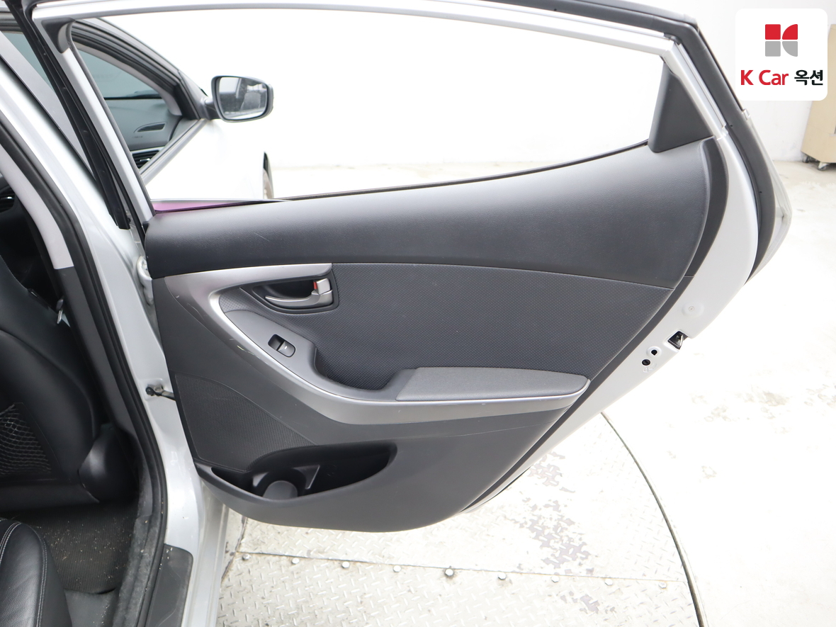 Hyundai Elantra 2013 - Image 25