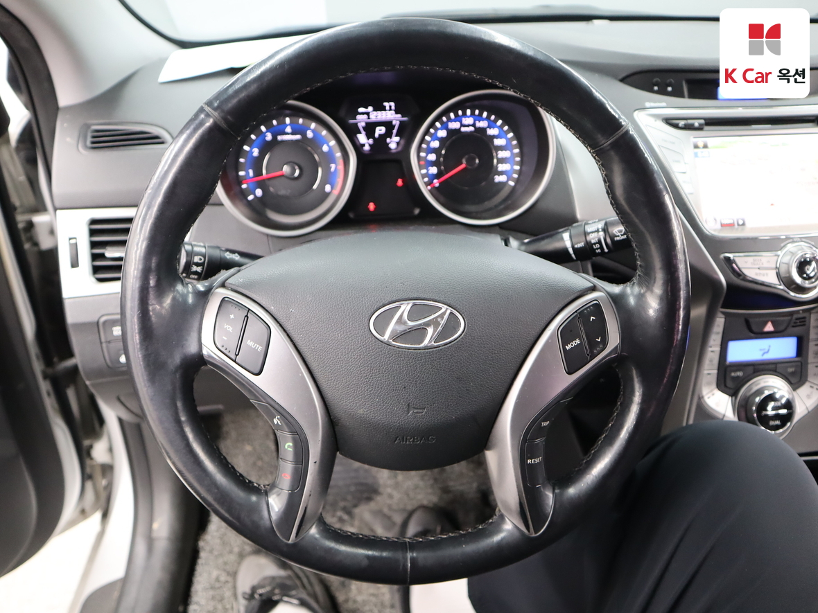Hyundai Elantra 2013 - Image 10
