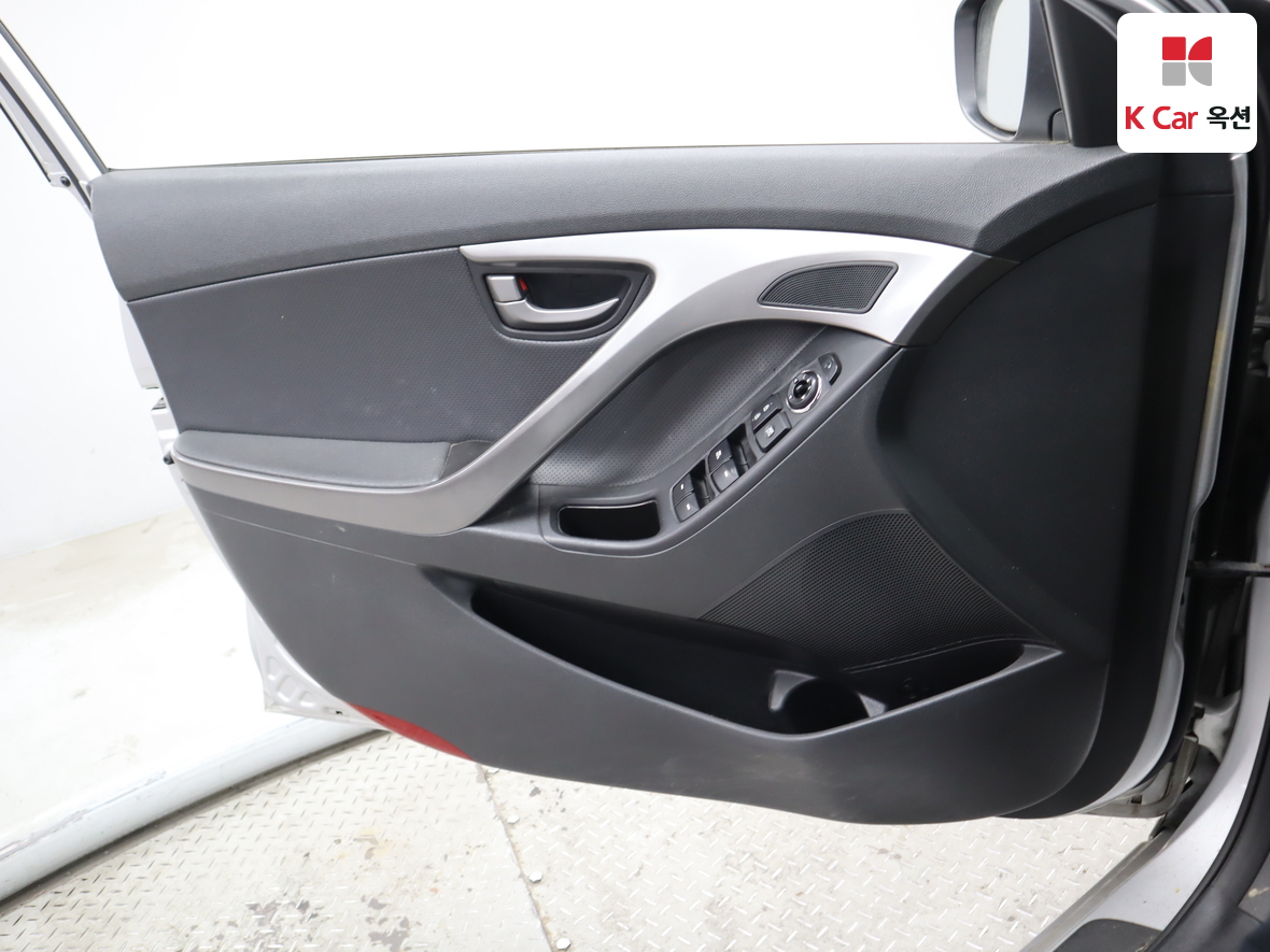 Hyundai Elantra 2013 - Image 8