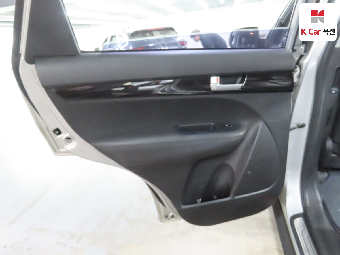 Kia Sorento 2010 - Image 24