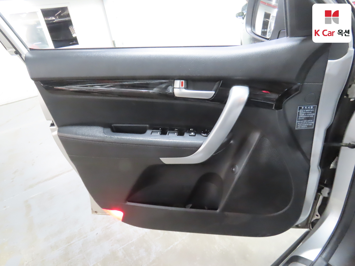 Kia Sorento 2010 - Image 8