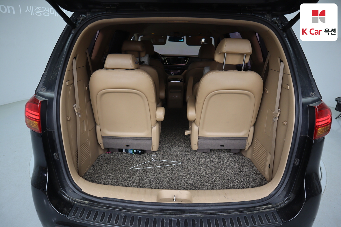 Kia New Carnival - 27