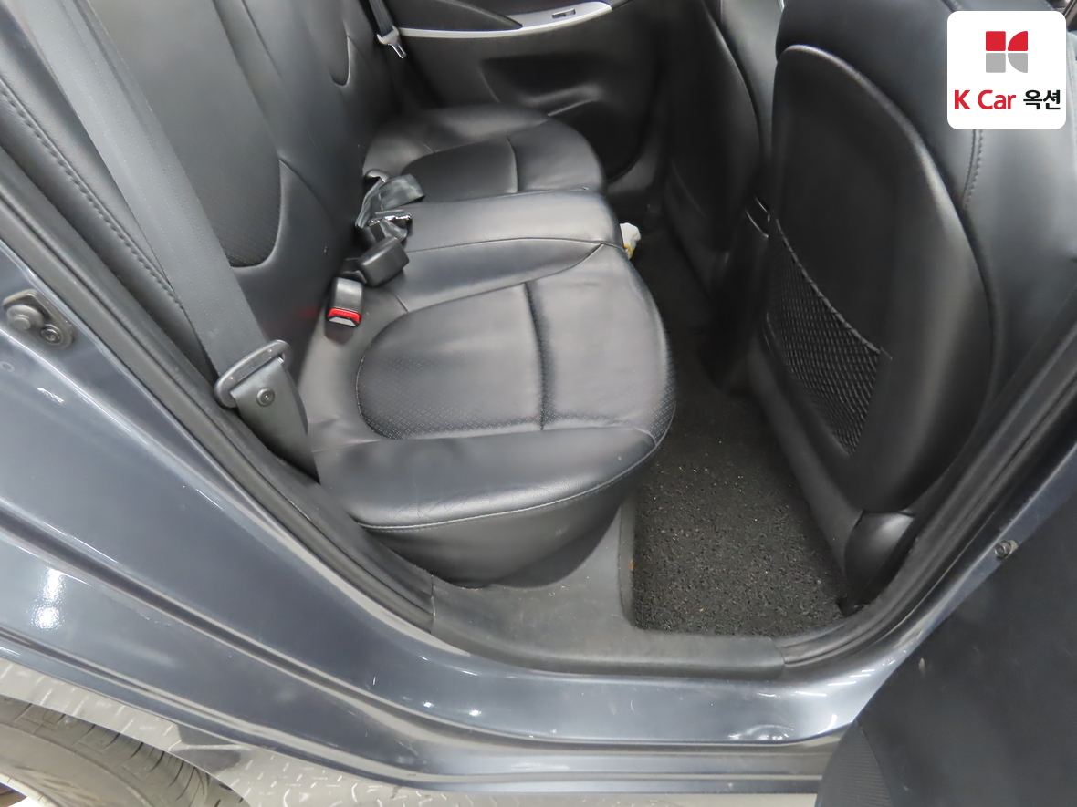 Hyundai Accent 2012 - Image 26