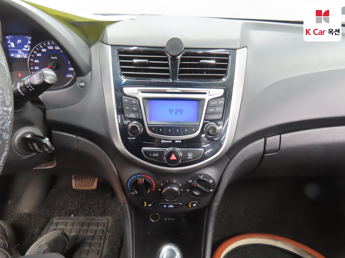Hyundai Accent 2012 - Image 6