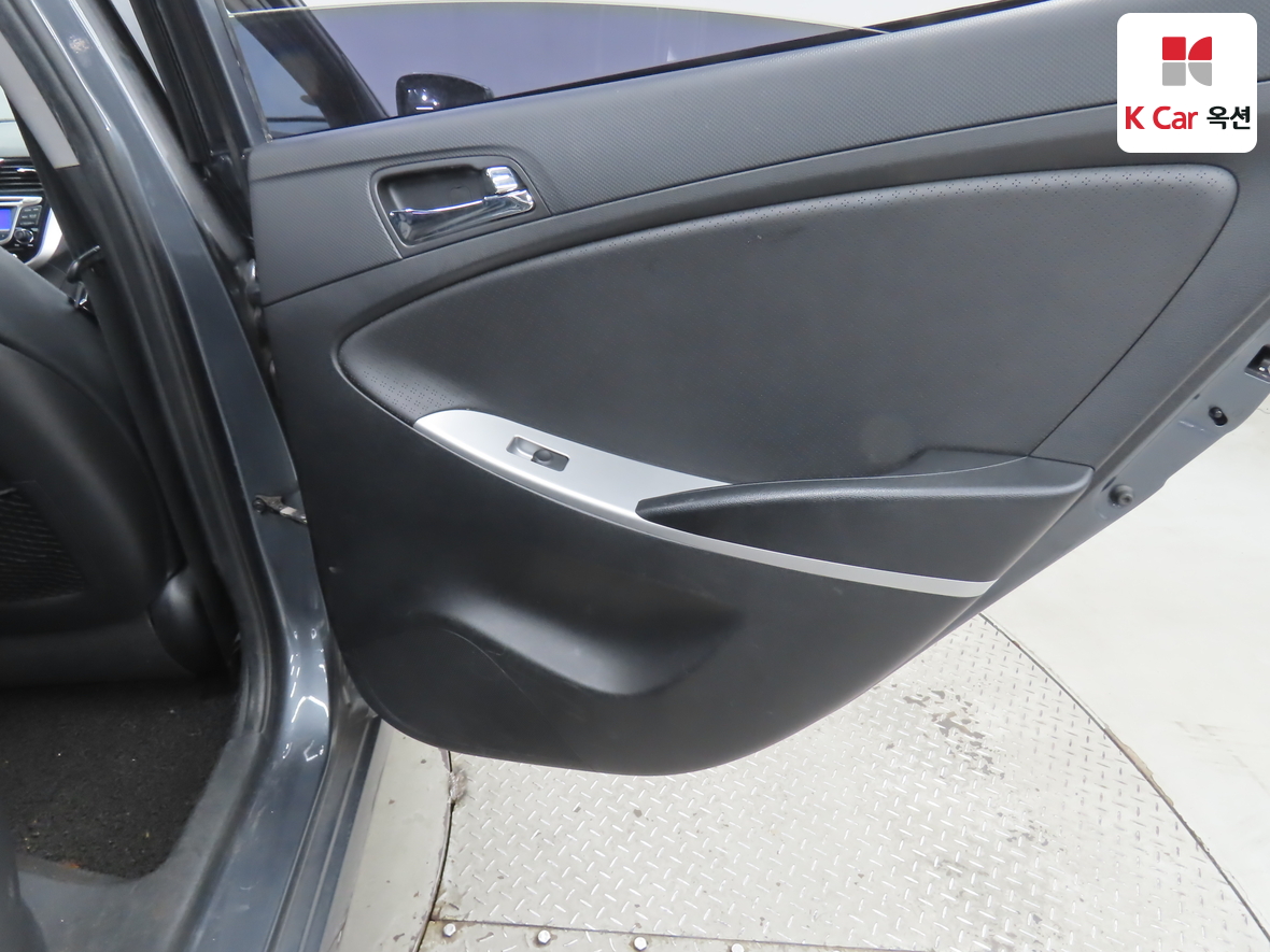 Hyundai Accent 2012 - Image 25