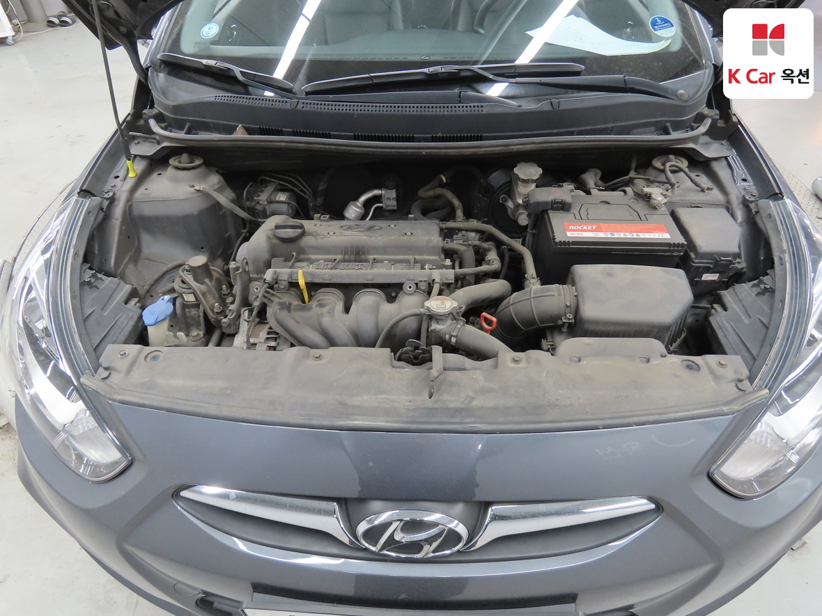 Hyundai Accent 2012 - Image 31