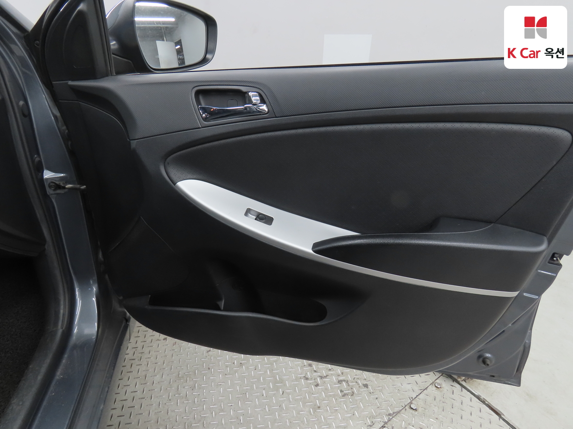 Hyundai Accent 2012 - Image 27