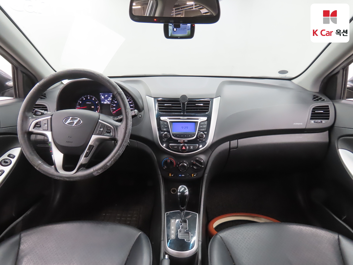 Hyundai Accent 2012 - Image 3