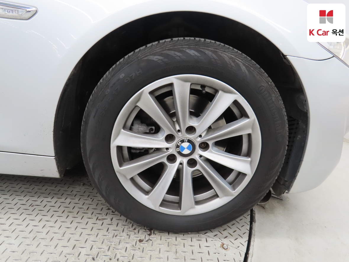 BMW 5 Series - 51
