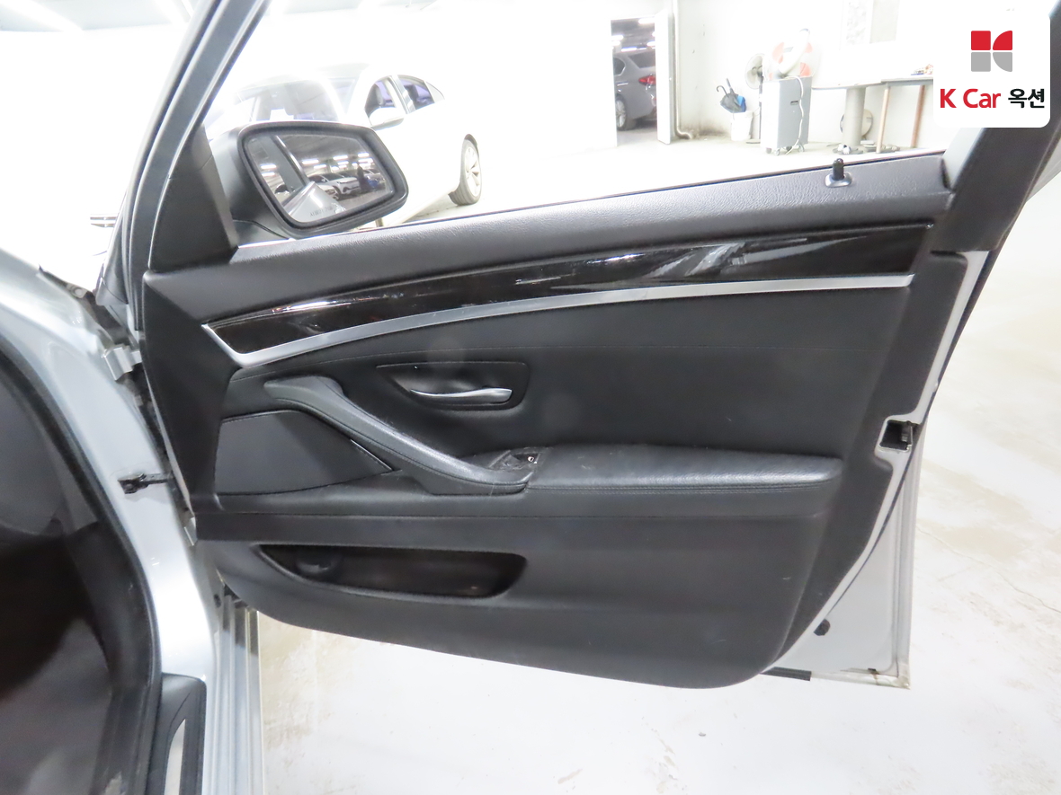 BMW 5 Series - 31
