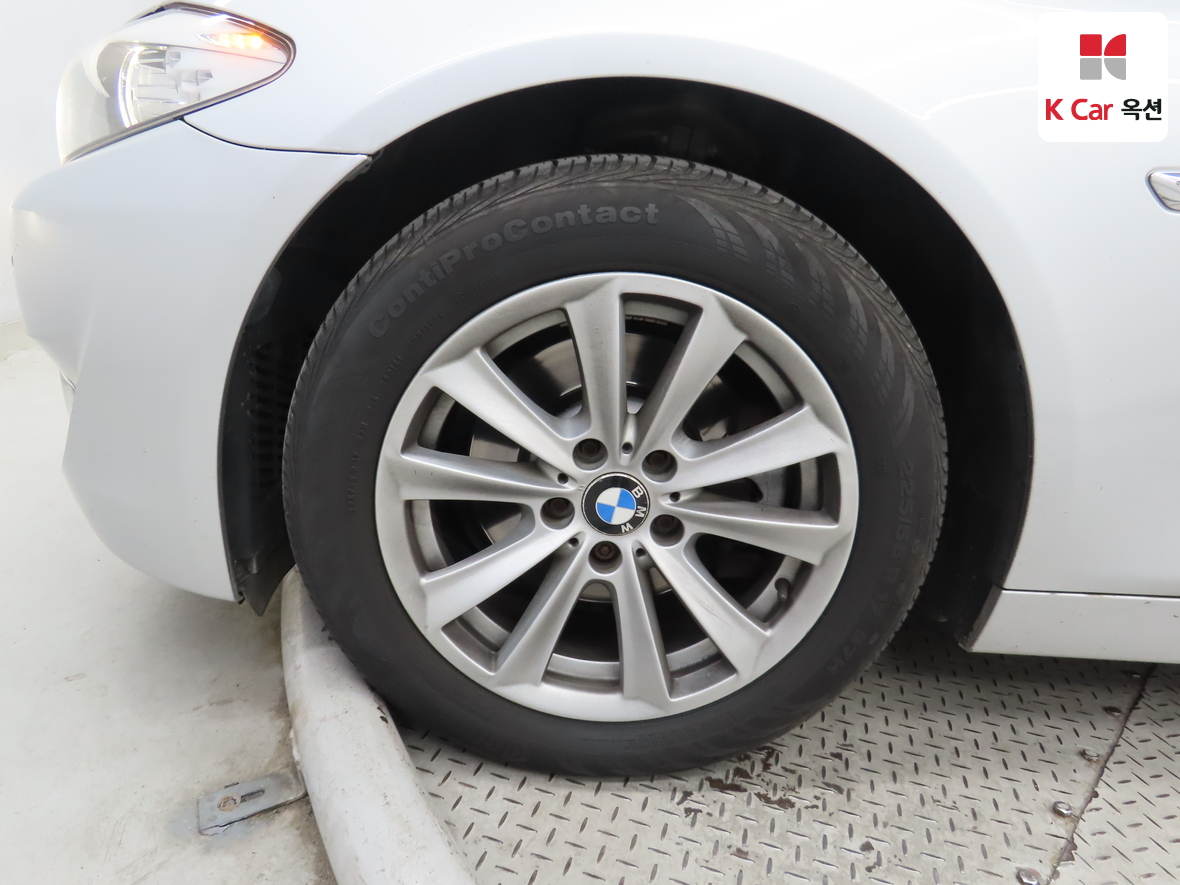 BMW 5 Series - 48