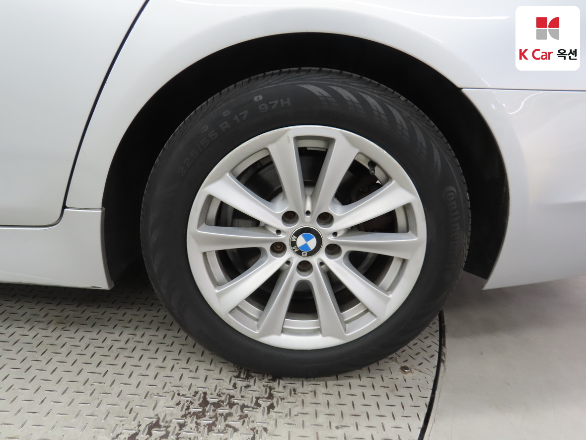BMW 5 Series - 49