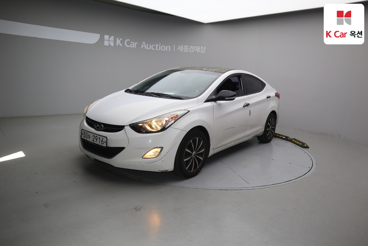 Hyundai Elantra - 1