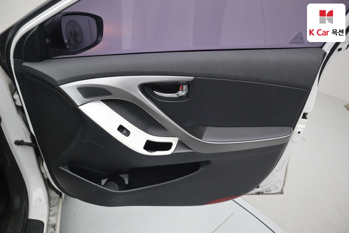 Hyundai Elantra - 27