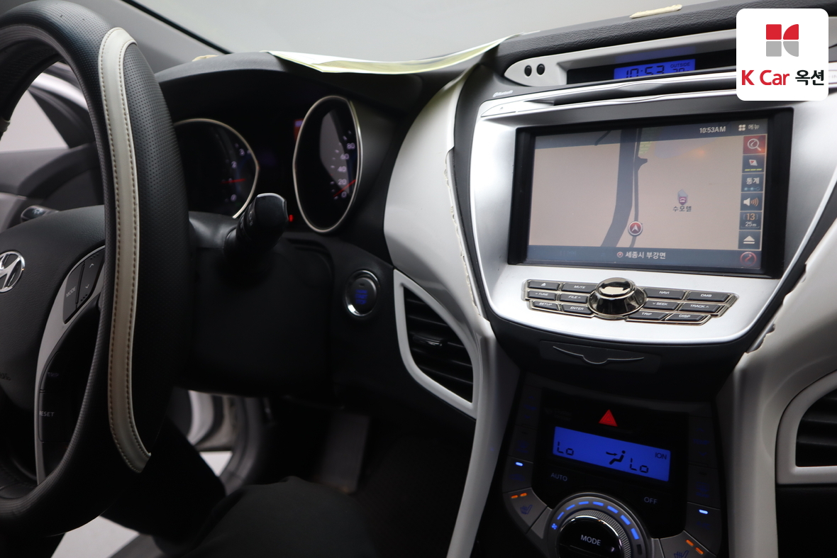 Hyundai Elantra - 11