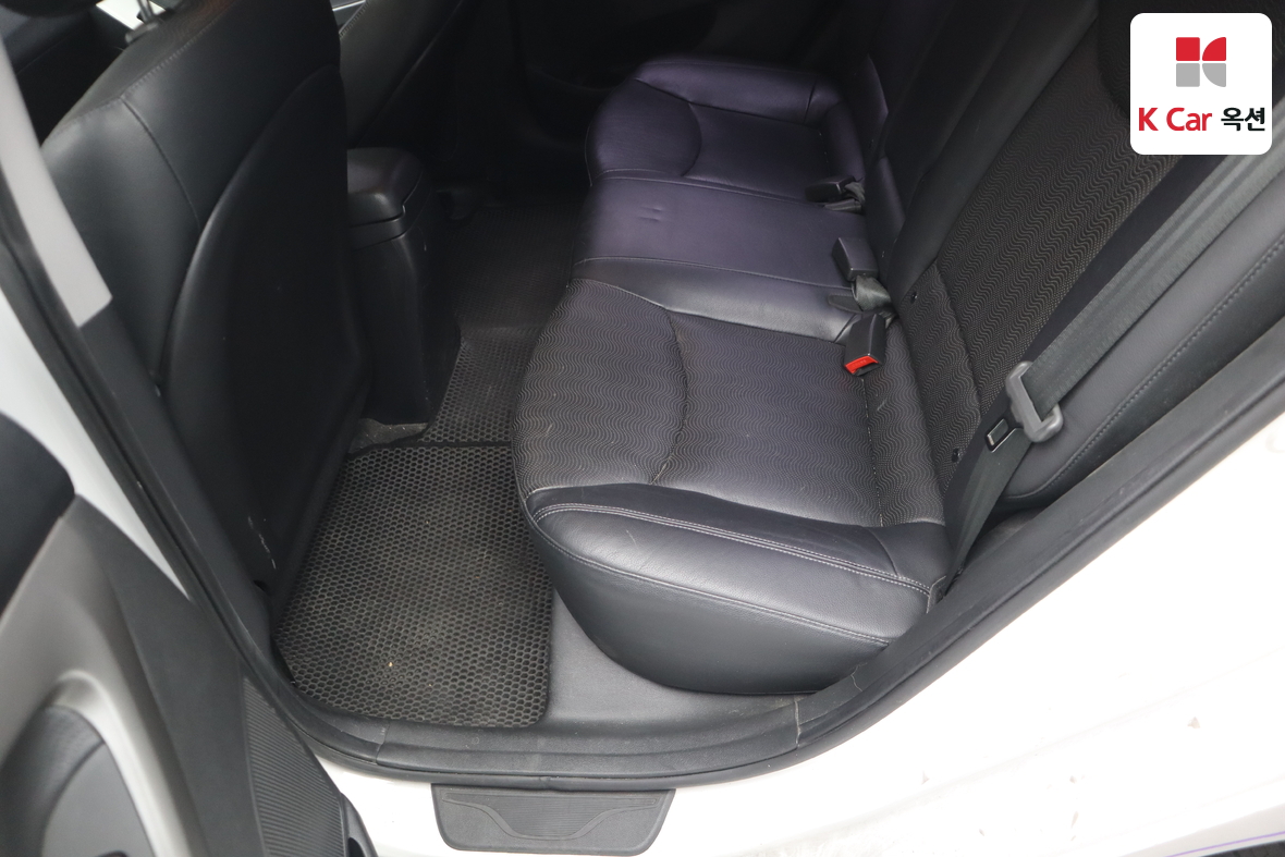 Hyundai Elantra - 22