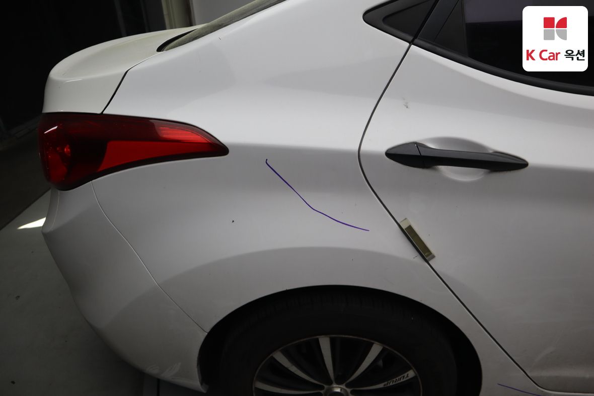 Hyundai Elantra - 34