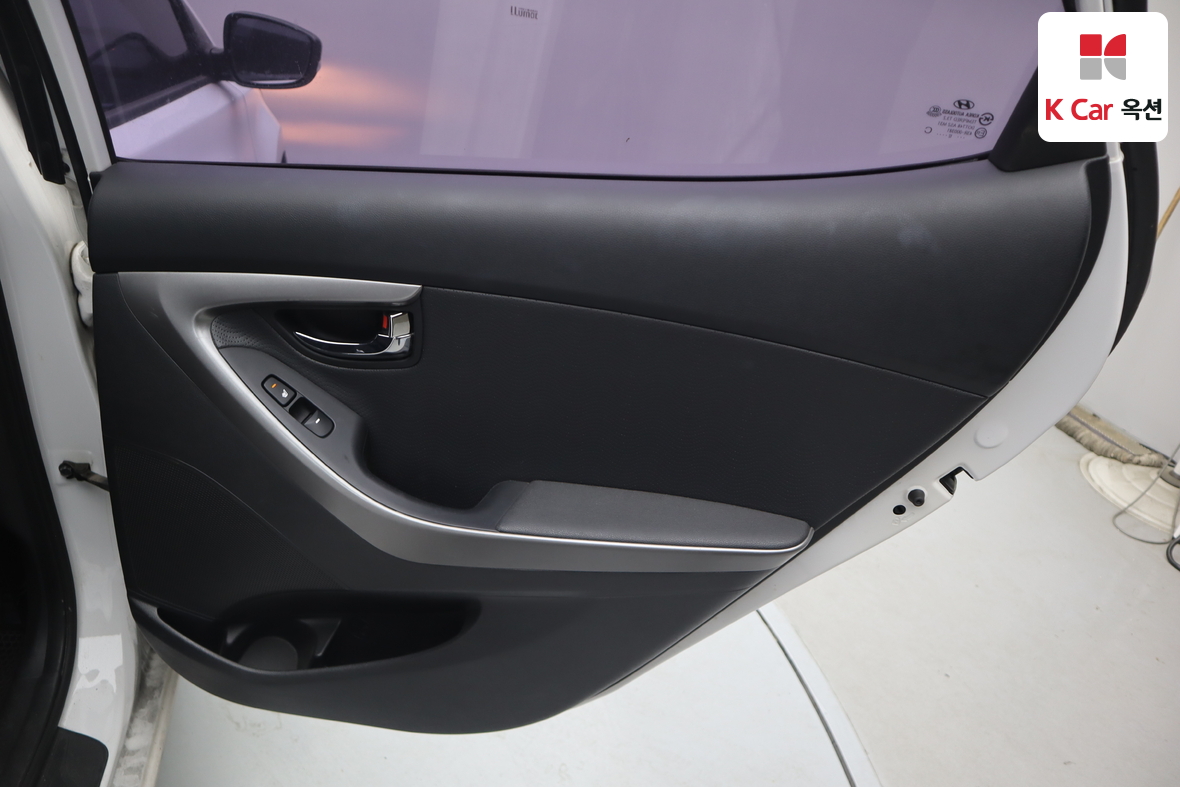Hyundai Elantra - 25