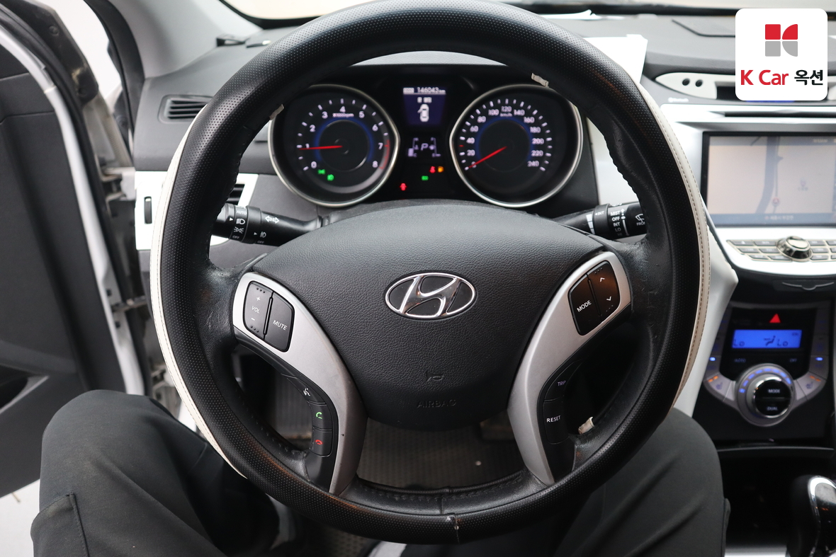 Hyundai Elantra - 10