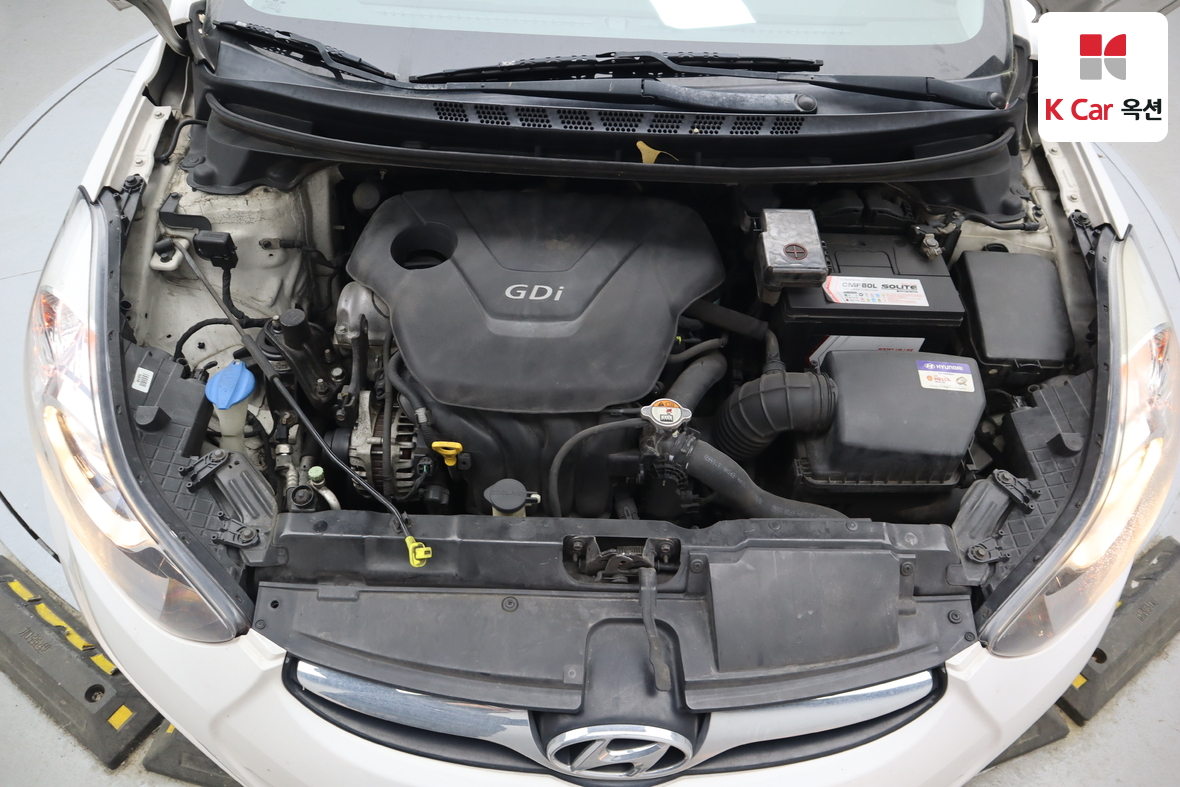 Hyundai Elantra - 32