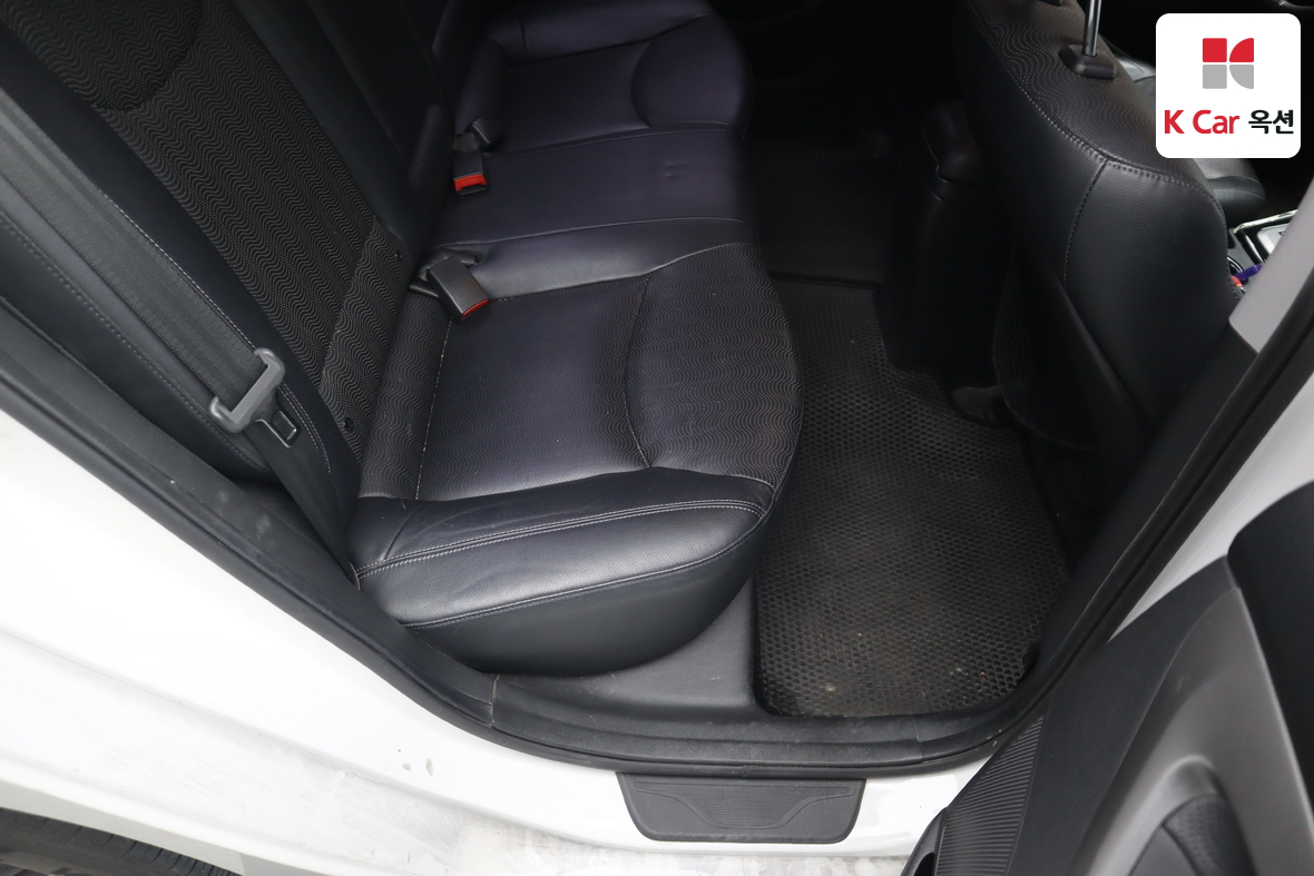 Hyundai Elantra - 26