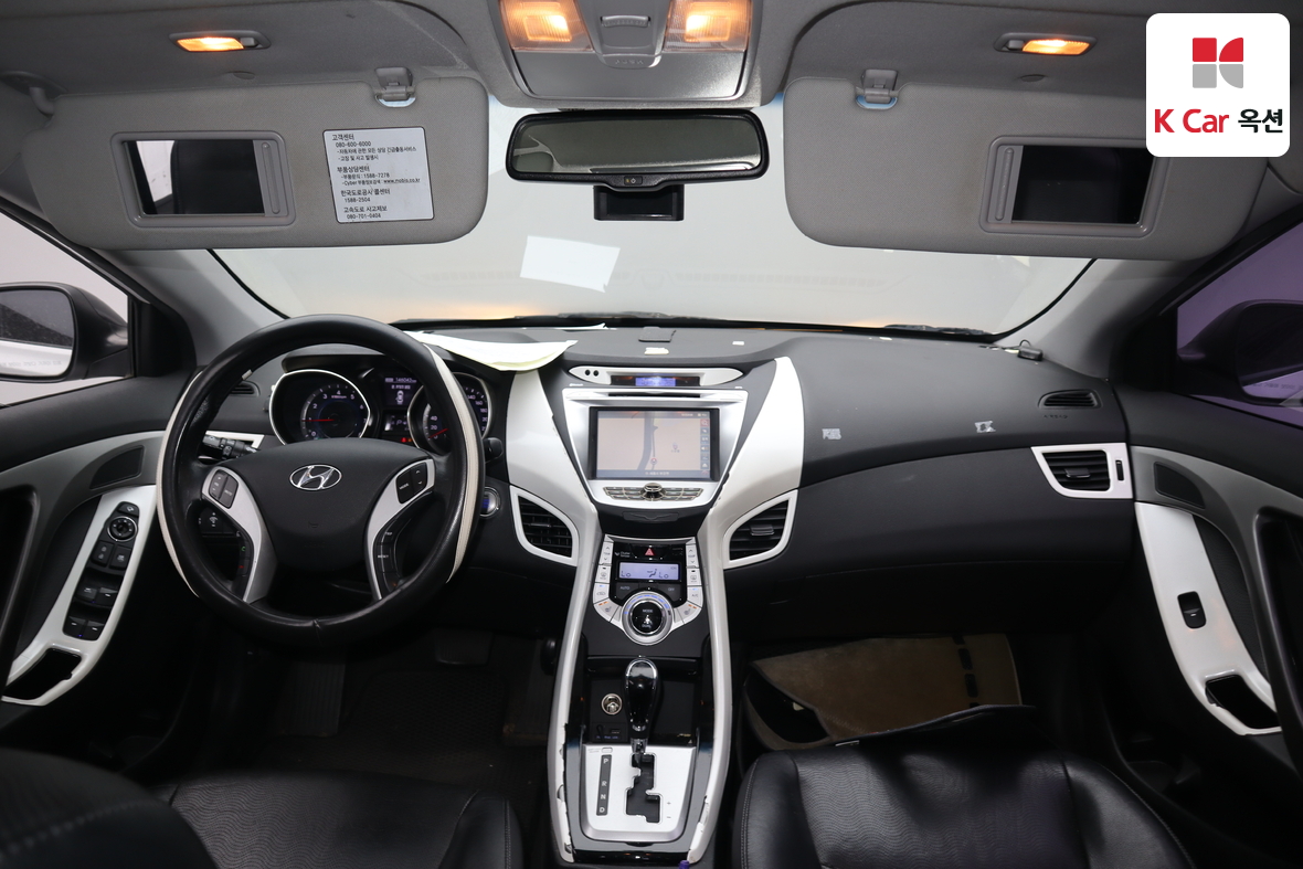 Hyundai Elantra - 3