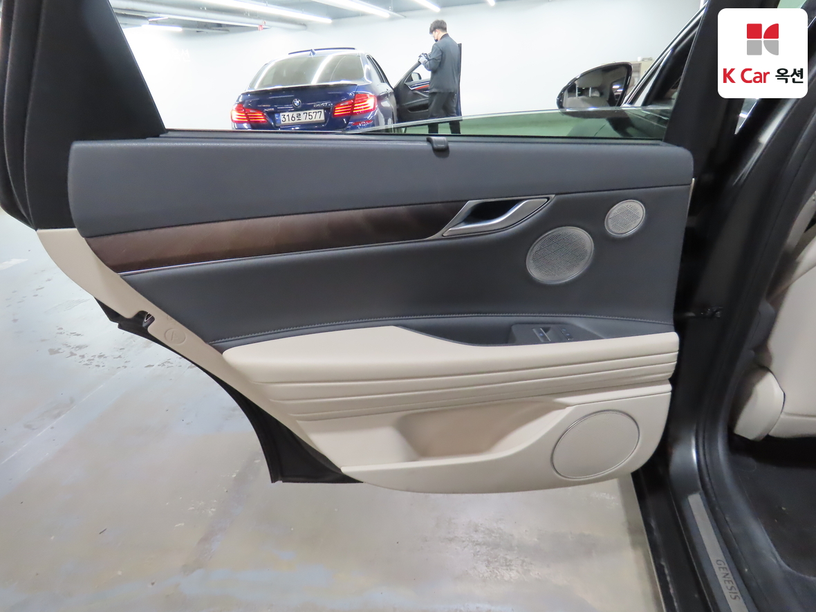 Genesis G80 - 24