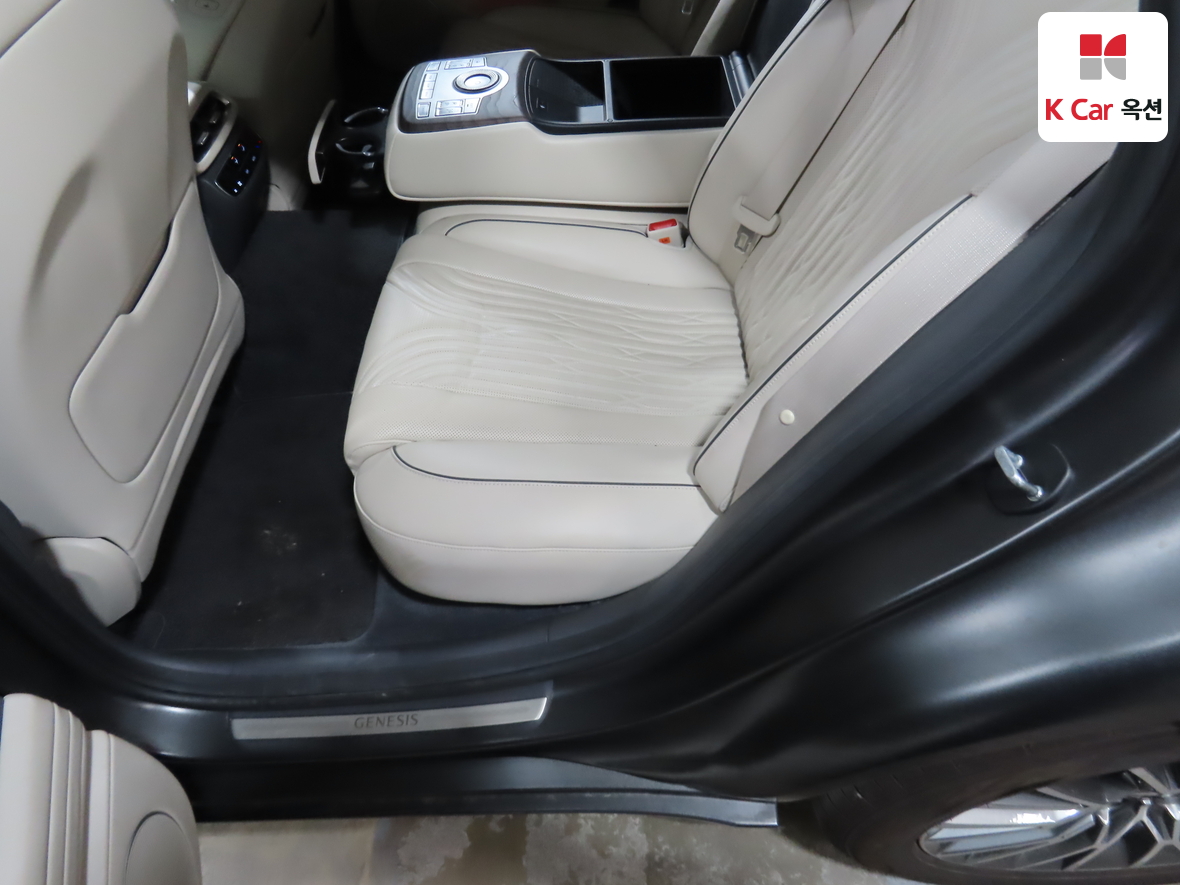 Genesis G80 - 25