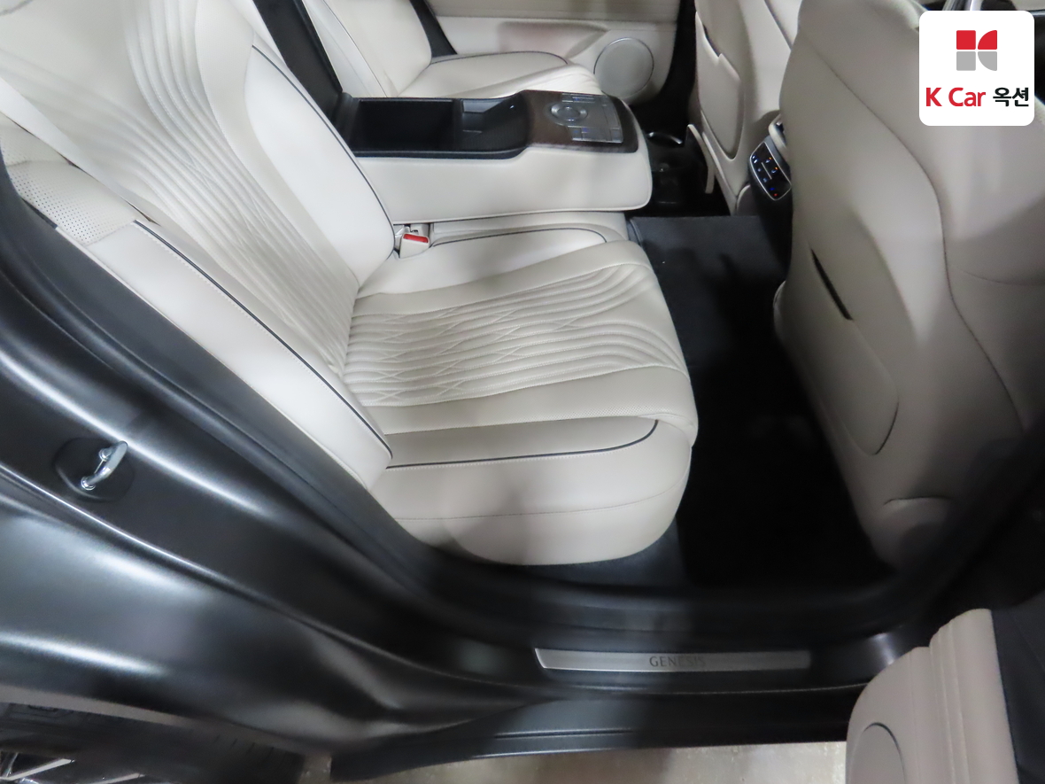 Genesis G80 - 32