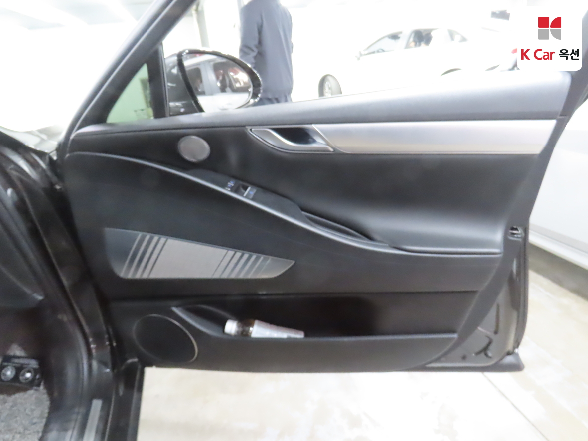 Genesis G80 - 31