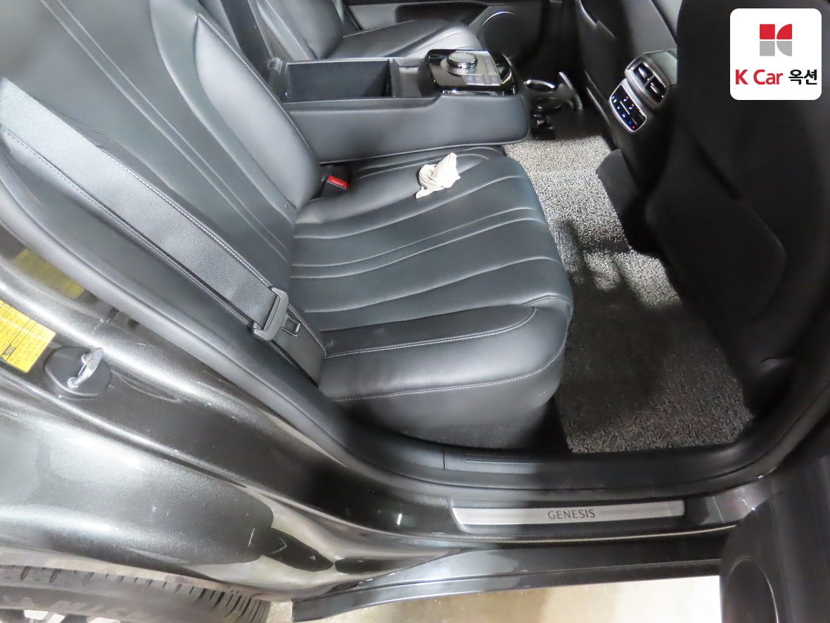 Genesis G80 - 30