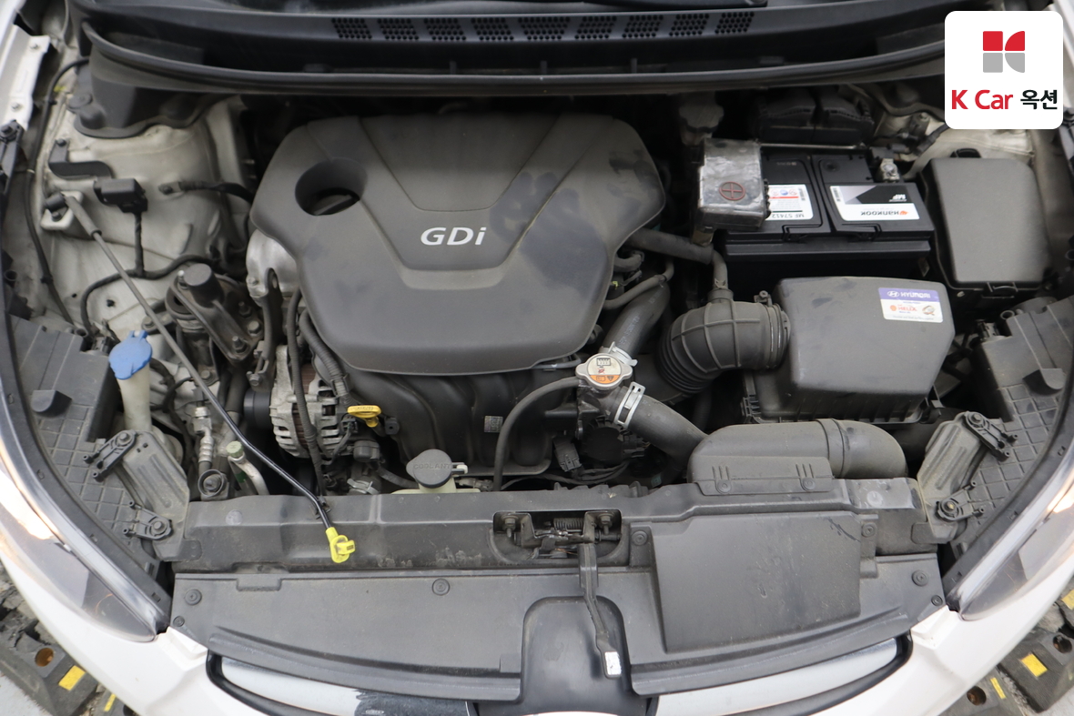 Hyundai Elantra - 32