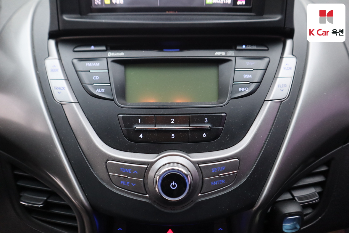 Hyundai Elantra - 14