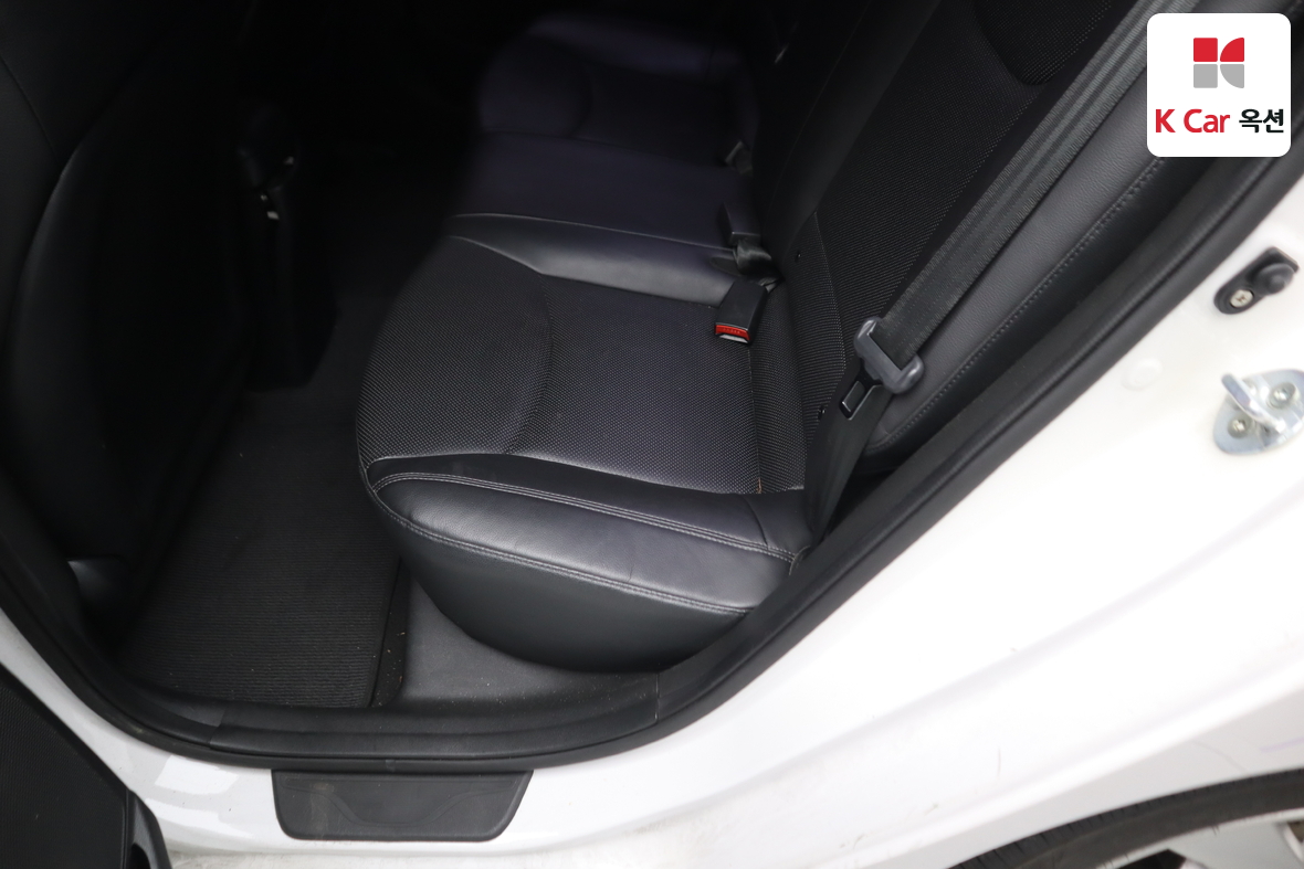 Hyundai Elantra - 22