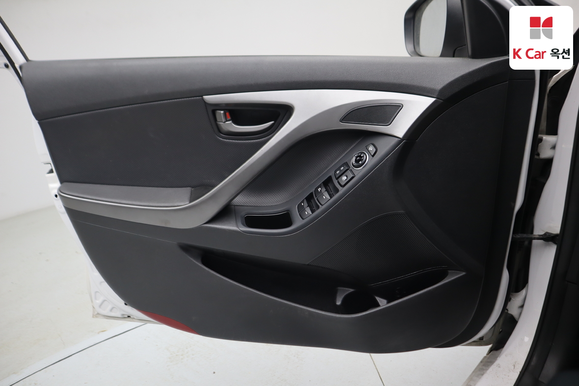 Hyundai Elantra - 8