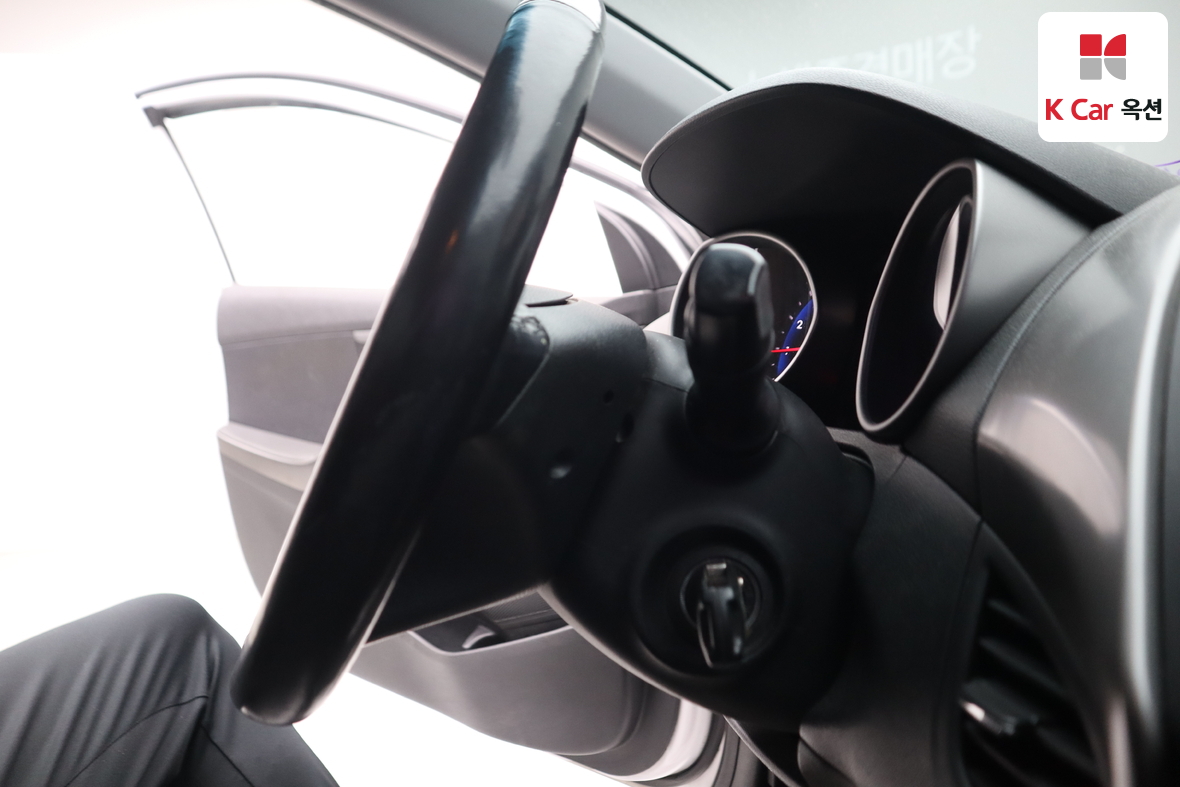 Hyundai Elantra - 11
