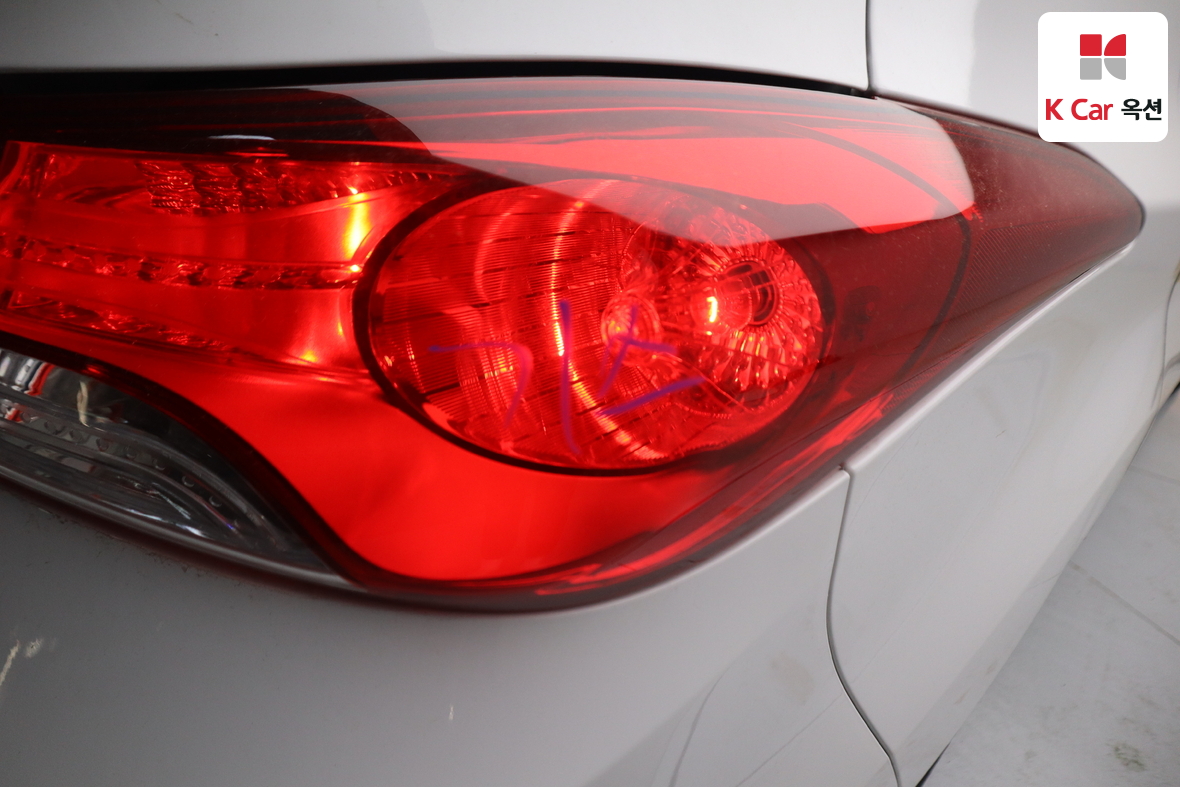 Hyundai Elantra - 38
