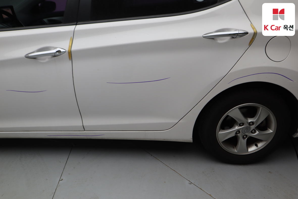 Hyundai Elantra - 37