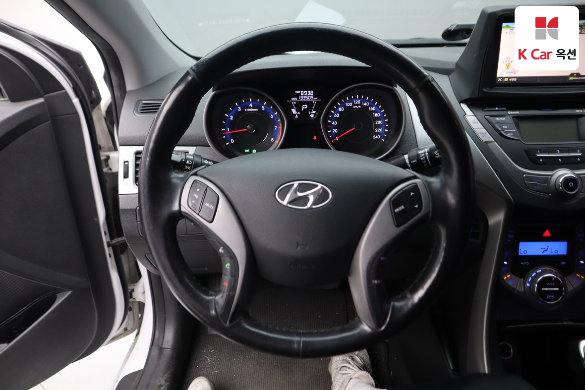Hyundai Elantra - 10