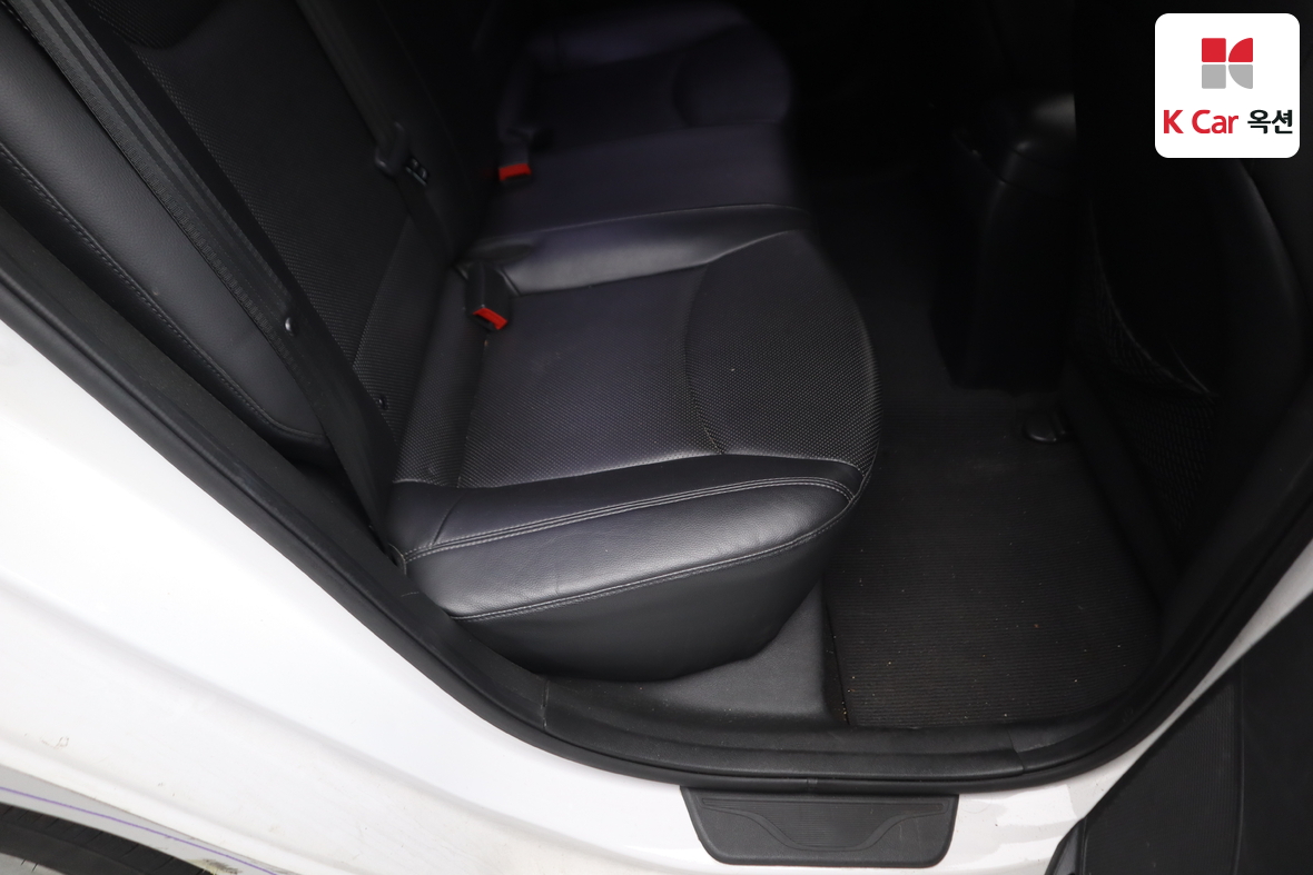 Hyundai Elantra - 27