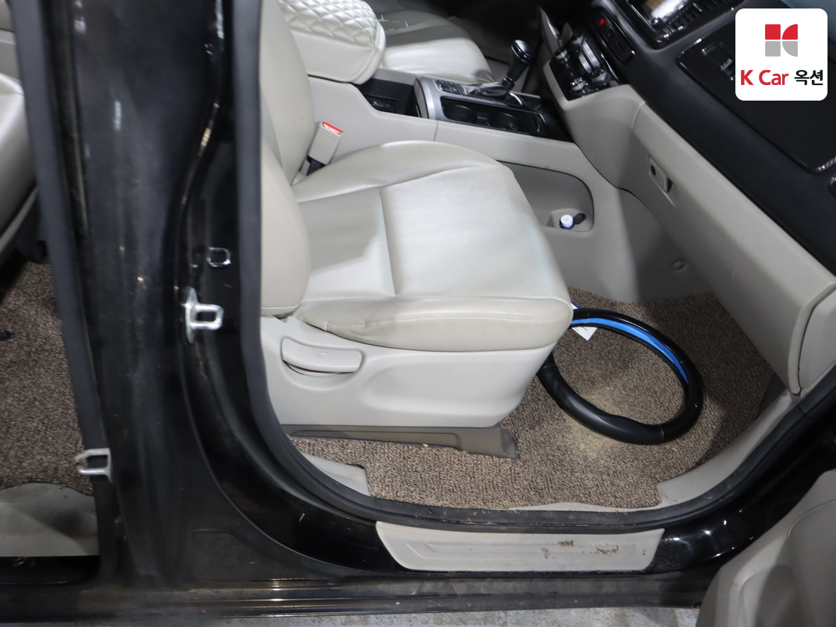 Kia New Carnival - 30