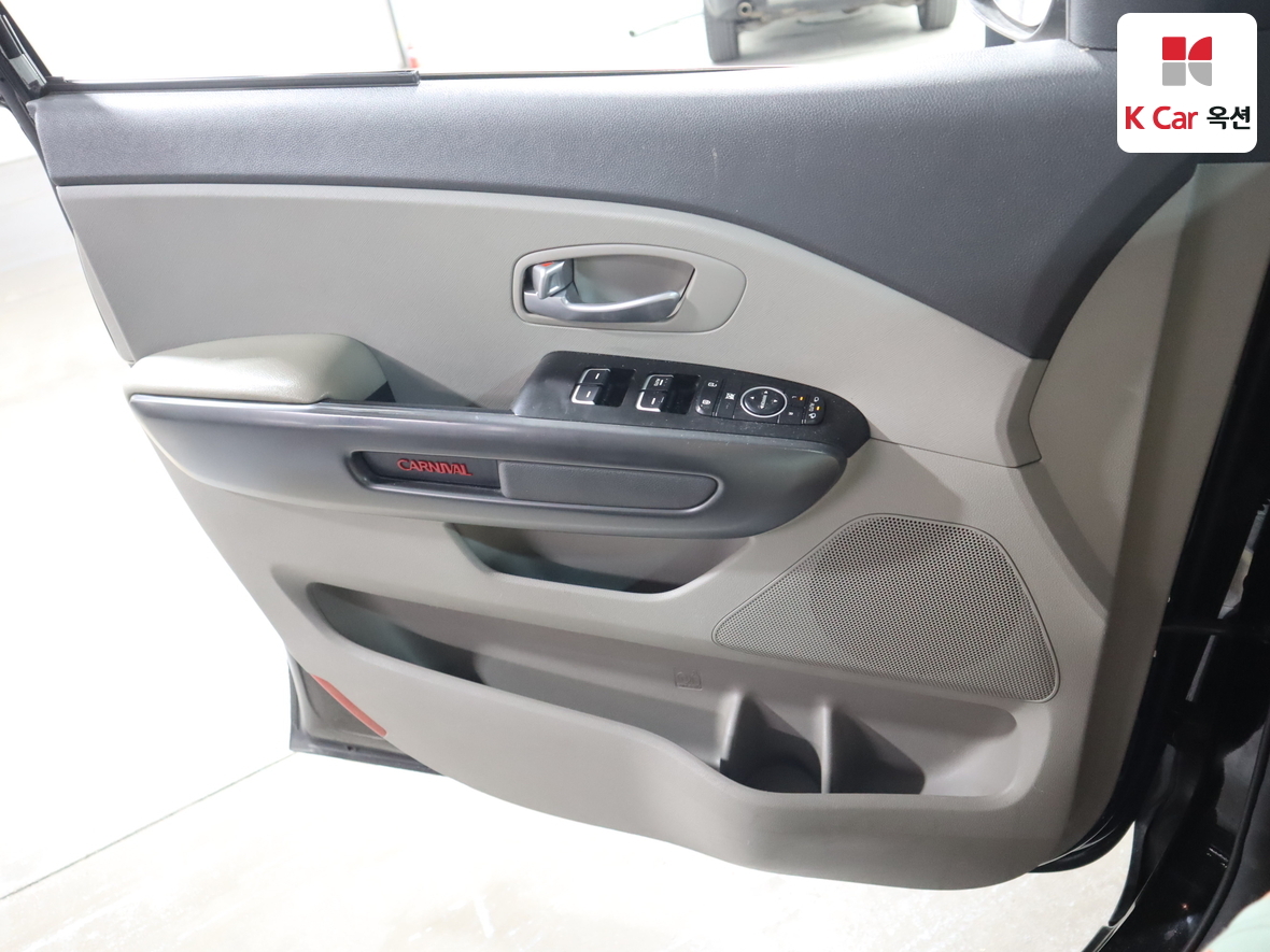 Kia New Carnival - 8