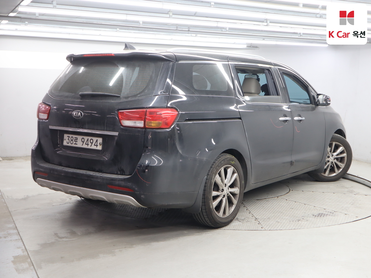 Kia New Carnival - 2